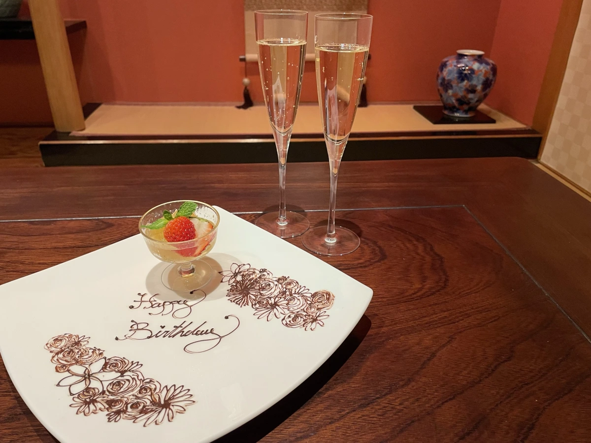 乾杯ドリンクとメッセージプレートで心に残るお祝いを | 【お祝いプラン】個室またはテーブル席を選択可！12名様まで対応★本格和食コースで祝うランチ＆ディナー★乾杯ドリンク＆メッセージデザートプレート付き