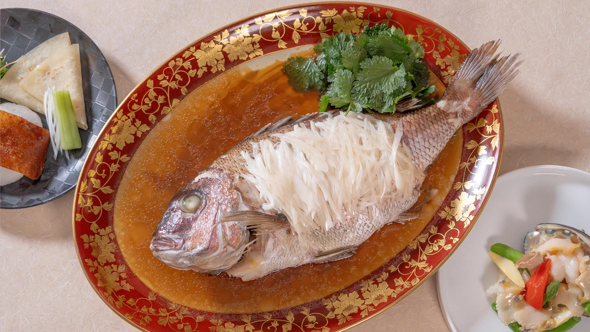 フカヒレの姿煮を含む豪華広東料理～お祝いコース～ 2