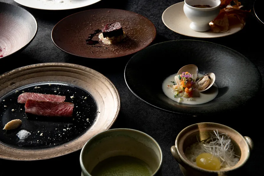 3名~8名様【半個室貸切★ご両家顔合わせランチプラン】旬食材を取り入れたシェフこだわりの月替わりコース+乾杯酒+専属プランナーによるサポート付★フリードリンク可★白金の上質空間で祝う両家のハレの日★長寿祝いや結婚報告の会などのご利用にもおすすめ!の写真 2