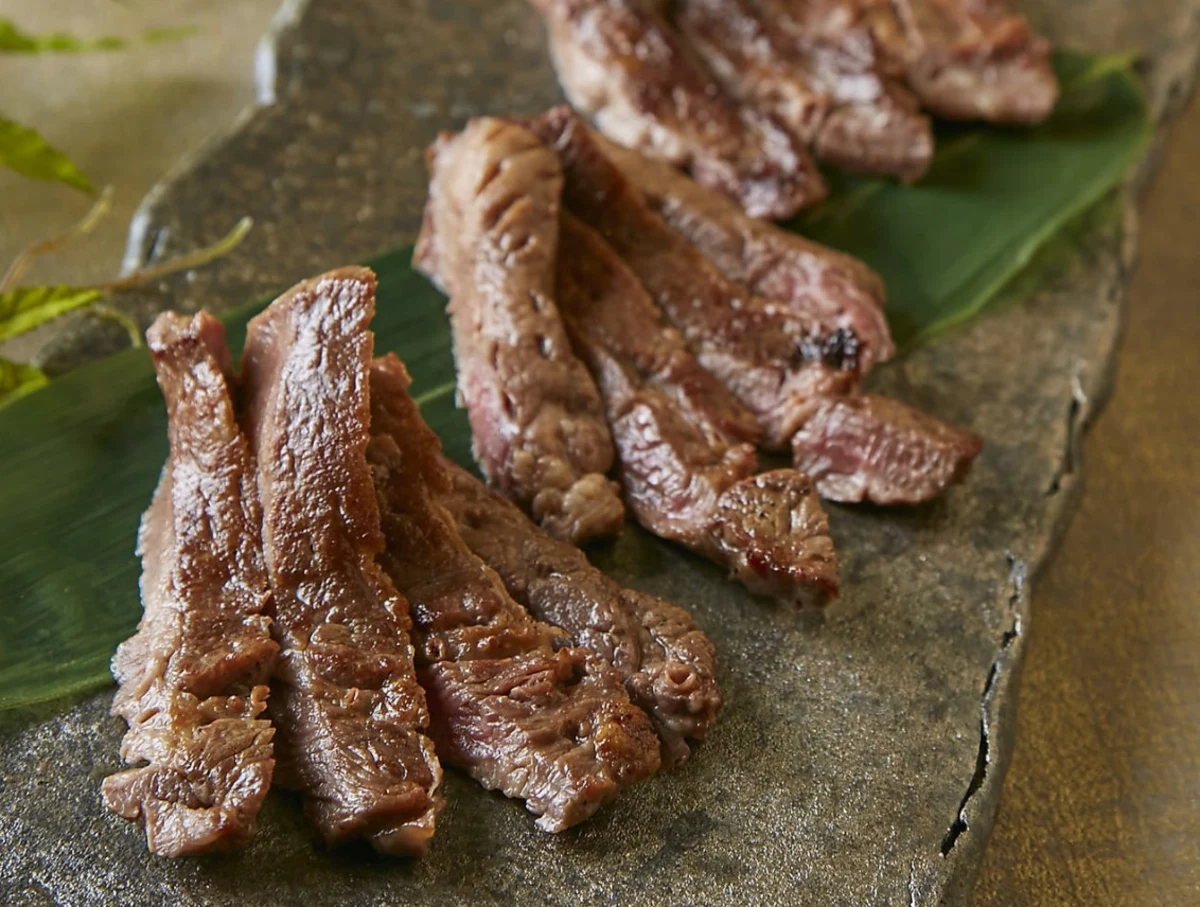 【最大40名×大人数のお祝いディナー】牛タン焼きや天ぷらなど海と山の幸をふんだんに使用した全7品コース【仙金】＋地酒・生ビール含む2.5時間飲み放題★JR仙台駅徒歩3分の和モダン空間でお祝い 料理