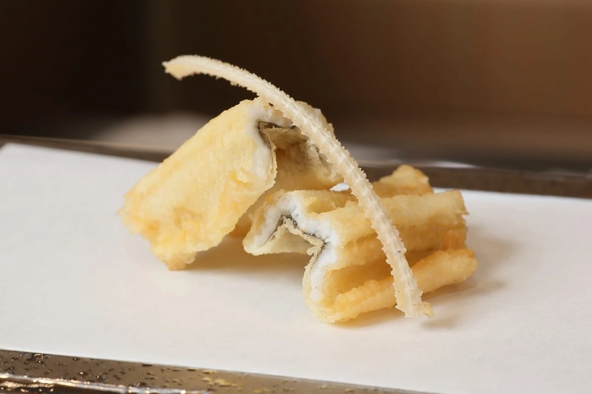 霜柱を踏むようなサクサク感、素材が輝く本格天ぷら | 【アニバーサリーランチ】広島産食材×職人技が光る贅沢天ぷらコース★観音町の和空間で過ごす特別なひととき