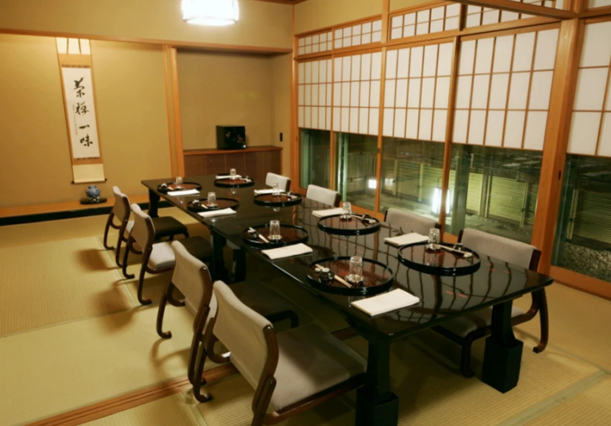 1日3組限定!【最大15名×個室確約×大人数お祝いプラン】旬の松茸土瓶蒸しや鮮魚の刺身、幽庵焼きなど和の粋を凝縮した贅沢会席全12品★乾杯梅酒つき★江戸情緒薫る湯島の老舗で特別なひとときをの写真 2