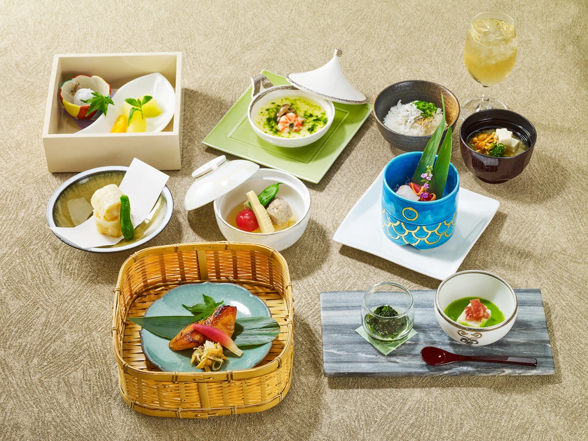 大切な記念日にふさわしい、季節感あふれる懐石料理を堪能 | 【東京タワー望む半個室確約/アニバーサリーランチプラン】季節の懐石料理「桜」+乾杯グラスシャンパン+メッセージ入りホールケーキ+記念写真プレゼント★ザ・プリンス パークタワー東京のホテルレストラン★