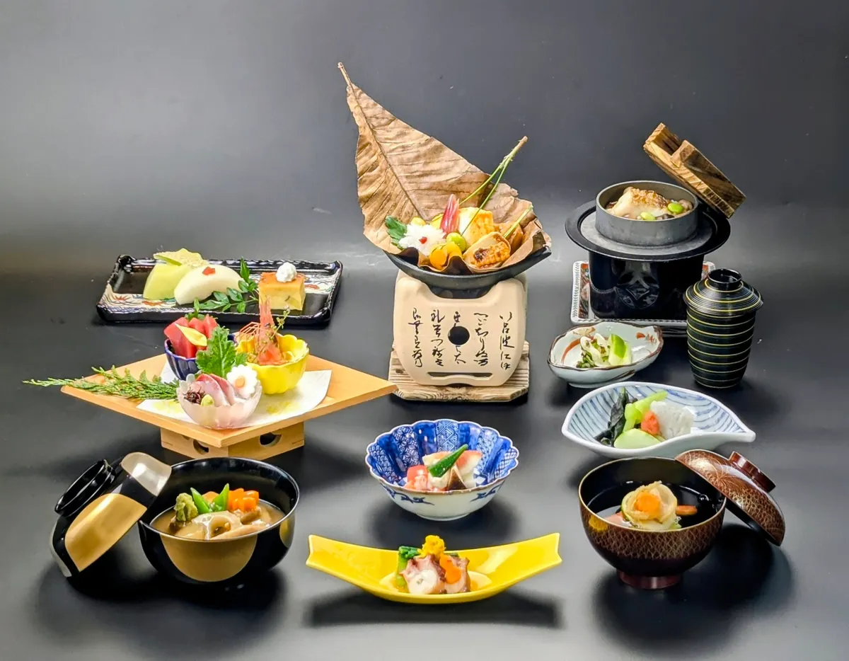 窓側半個室確約！【結婚記念日・誕生日お祝いプラン】和牛肉のステーキ付コース全10品＋1ドリンク付き！【懐石京錦】★東京駅の夜景を望む贅沢なホテルディナー★ 3