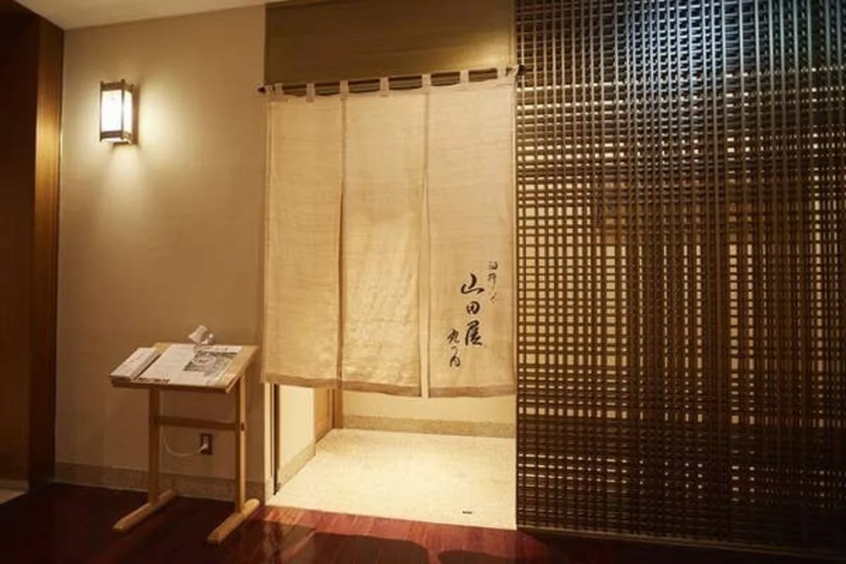 歴史と伝統が受け継がれた老舗の臼杵ふぐ料亭で穏やかなご家族の時間 | 【個室確約】結納・顔合わせランチプラン★全6品ふぐコース+メッセージプレート付き★丸の内でお二人の未来を祝福★