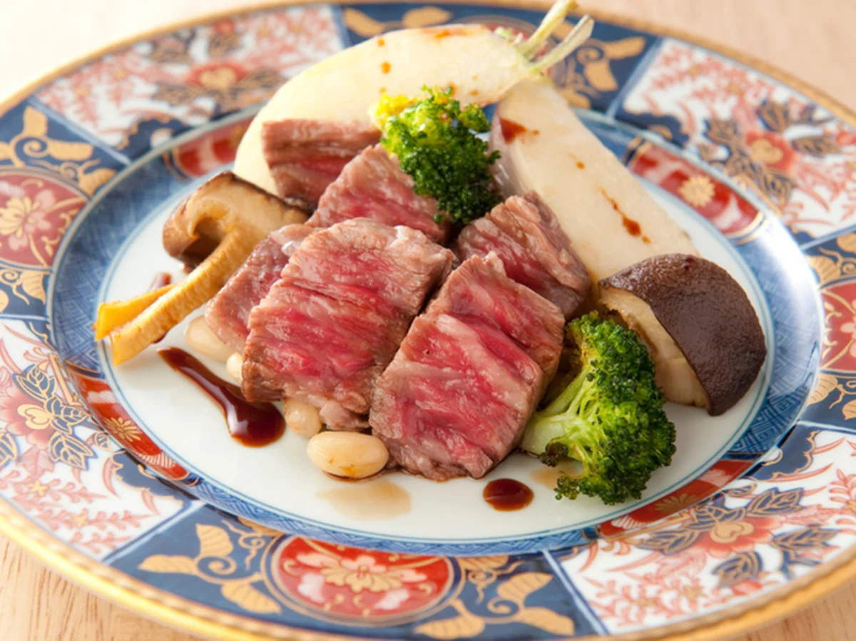 最高級素材を使ったコース全8品+乾杯用シャンパン 5
