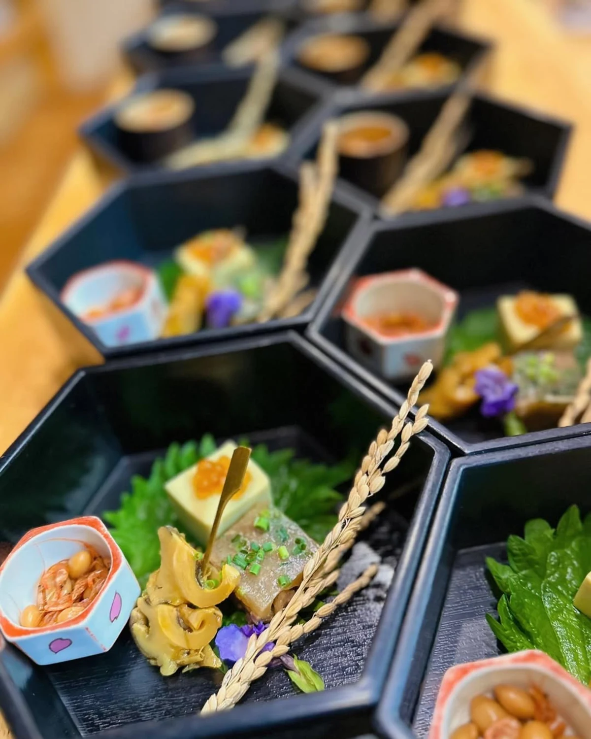 おでん盛合せやこだわりの和食を含む全9品+飲み放題 2