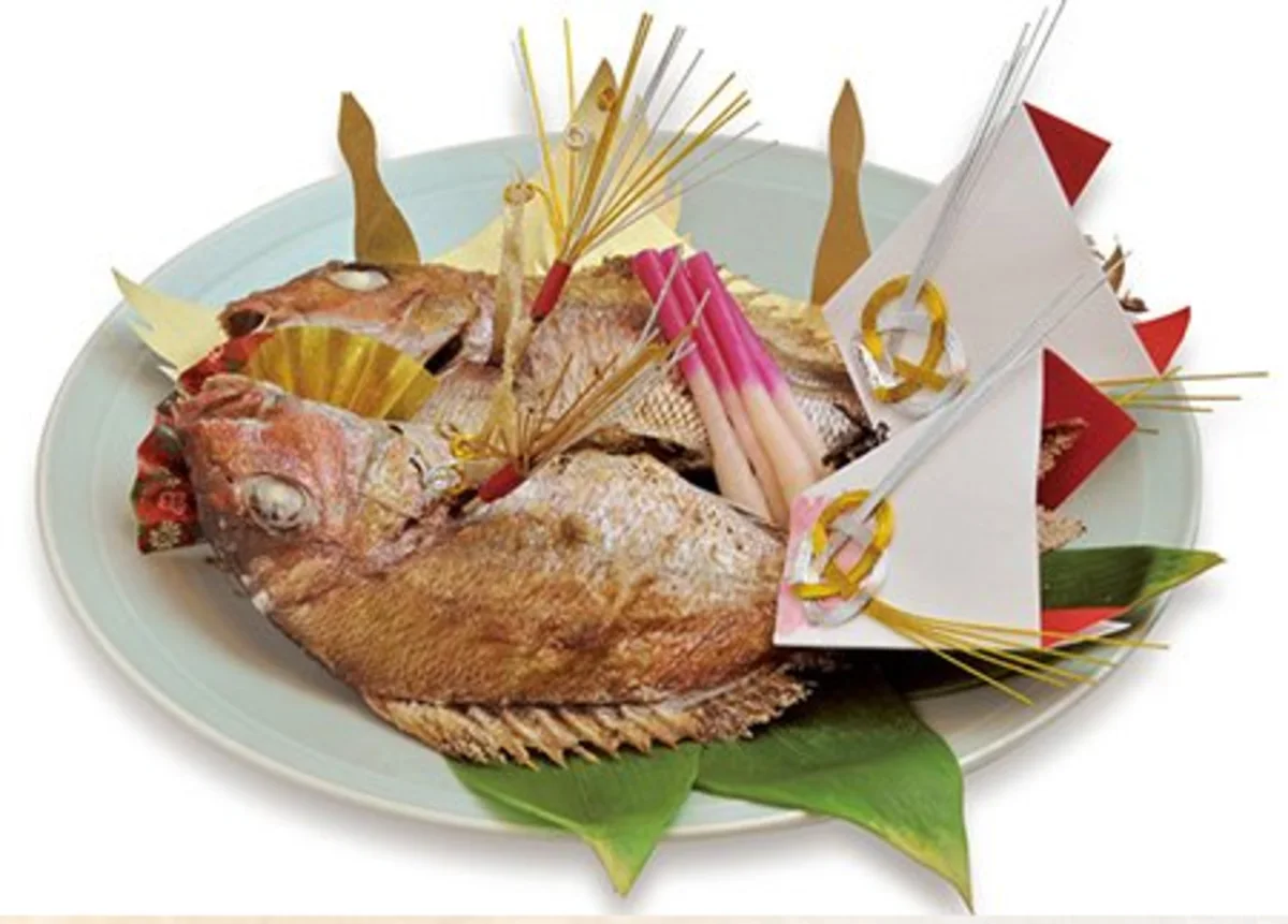 縁起の良い鯛の尾頭付き焼き物でアニバーサリーのお祝いを | 【個室確約】鶴見で祝うアニバーサリープラン★全7品和洋膳+鯛のお頭付き焼き物+メッセージ付きデコレーションケーキ★(6名様~)