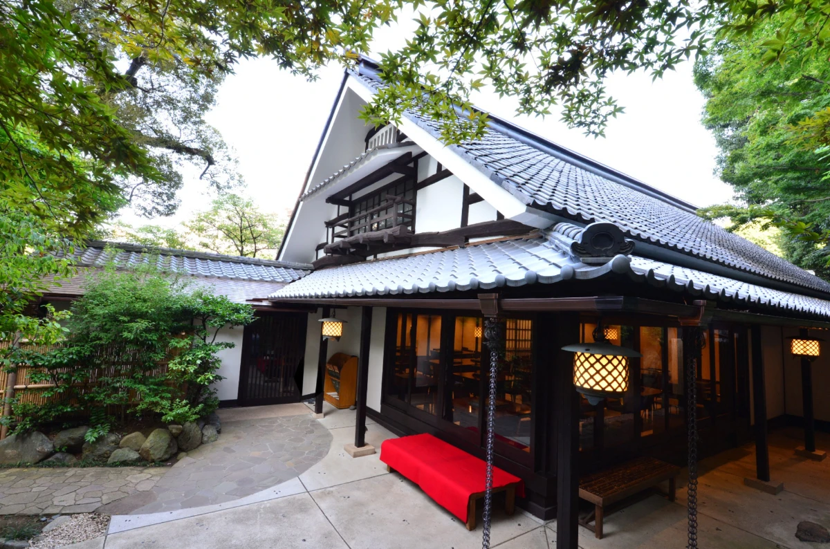 一流ホテルの日本庭園内に佇むする都会のオアシス | 【個室確約 接待・会食プラン】ベジタリアン グルテンフリー石焼会席 全8品+乾杯ドリンク★ホテル椿山荘東京内レストランで大切な方をもてなす接待・会食のひととき★
