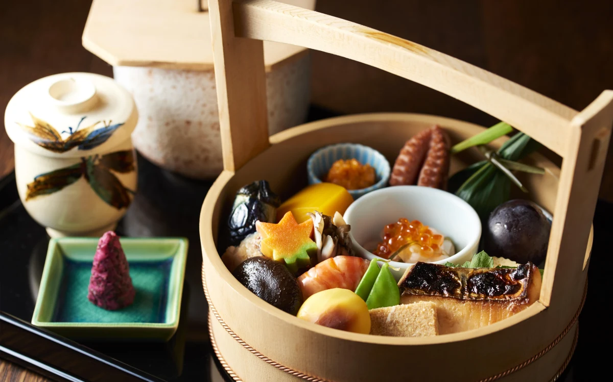 慶事にふさわしい美しい会席料理に舌鼓 | 【個室確約×還暦祝い/顔合わせ】120年の歴史を誇る老舗の味を堪能 京会席ランチ全8品 ~長久~★平安神宮すぐの好立地★