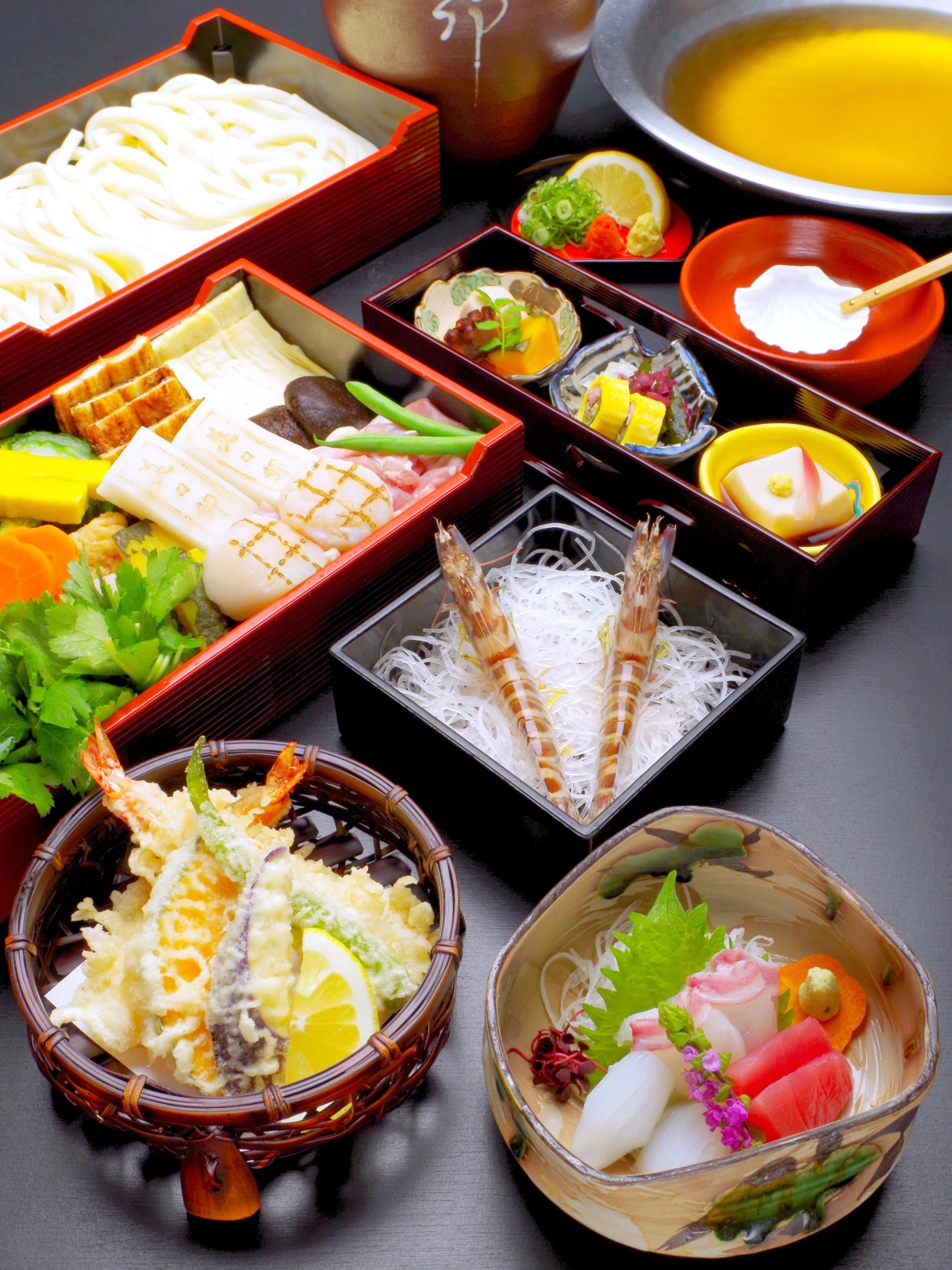 【最大16名・個室確約/お祝いプラン】うどんすきがメインの全4品+食前酒+ちゃんちゃんこ貸出★堺の歴史ある日本料理店で祝う特別なひとときの写真 5