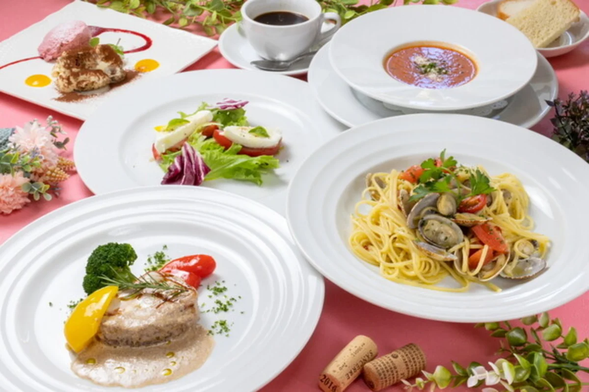自家製パスタと和牛タリアータが奏でる極上の味わい | 【アニバーサリーディナー】イタリア人シェフが作る本格イタリアン全6品★ホールケーキや乾杯用スパークリング＋1ドリンク付き★神戸港の夜景と自家製パスタや和牛料理を堪能
