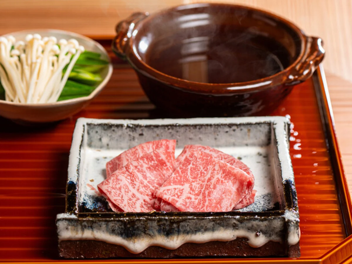 旬の国産食材を贅沢に使った絶品料理 | 【最大4名までのお祝いプラン】新富町の隠れ家で味わう四季の贅沢ディナー★黒毛和牛出汁しゃぶ、香り豊かな土鍋ご飯と手打ち蕎麦で楽しむ至福のひととき