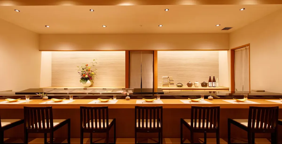 九州の旬を味わう銀座系譜の名店 | 【七五三ランチ】個室確約★祝い鯛姿造り&黒毛和牛ステーキを堪能する「牡丹~ぼたん~」★櫛田神社前駅より徒歩2分