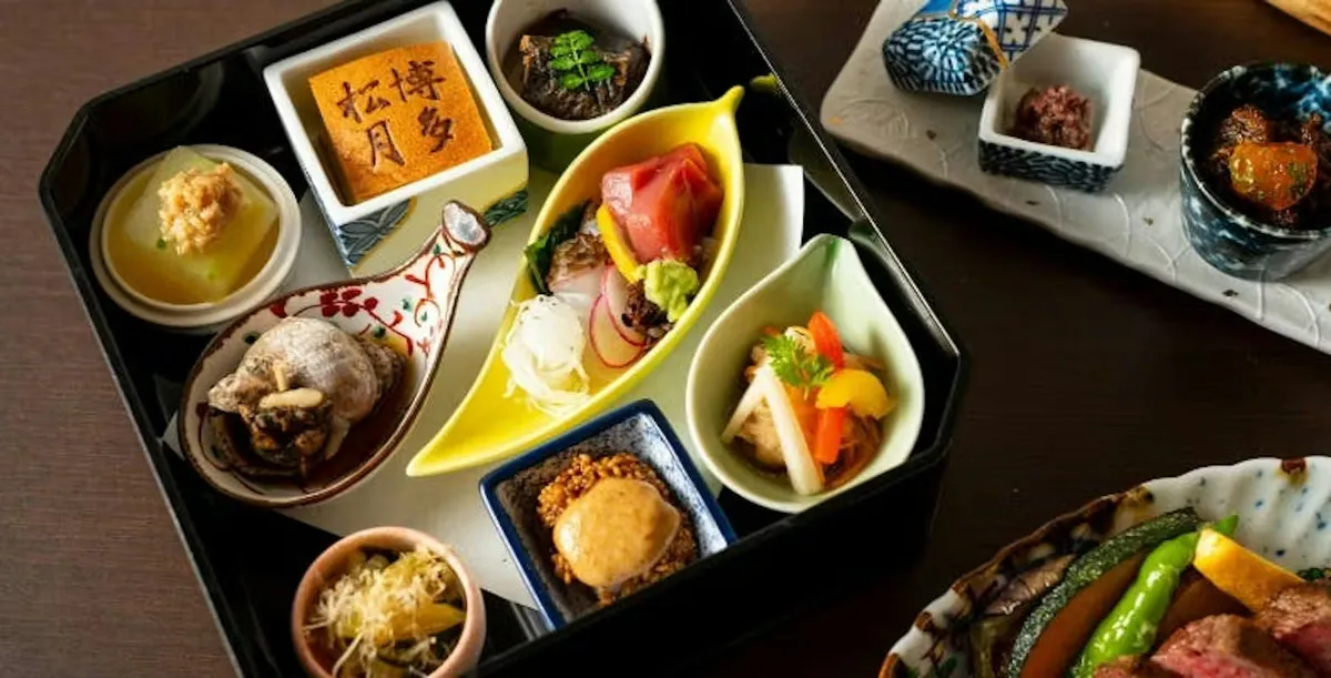 【〜16名様｜平日限定★結納・顔合わせランチ】個室確約★祝い鯛姿焼き＆黒毛和牛サーロインを堪能する「霞草～かすみ～御膳」★博多の上質和空間で家族の縁を結ぶ 料理
