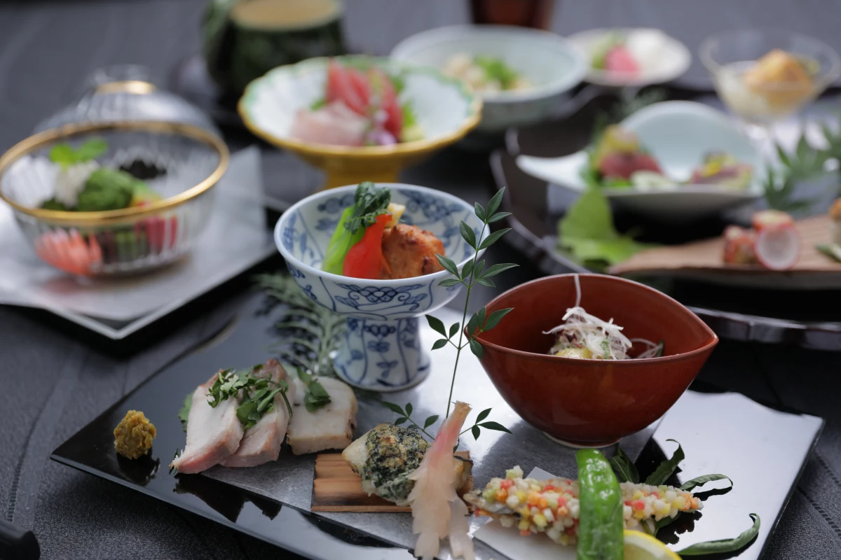 【Anny限定 専用個室確約】お食い初めプラン★季節の絶品懐石全8品＋乾杯スパークリング＋写真入り特製ケーキ＋和祝いプレート＋フリードリンク付き★新宿三丁目駅徒歩1分の好立地 10