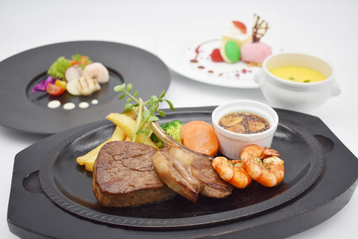 【ホテル記念日プラン】海老・牛フィレ・仔羊のミックスグリルなど豪華洋食ディナー ~Le Largeラルジュ~ 全7品+乾杯ドリンク+メッセージプレート★みなとみらいの夜景を堪能★の写真 4