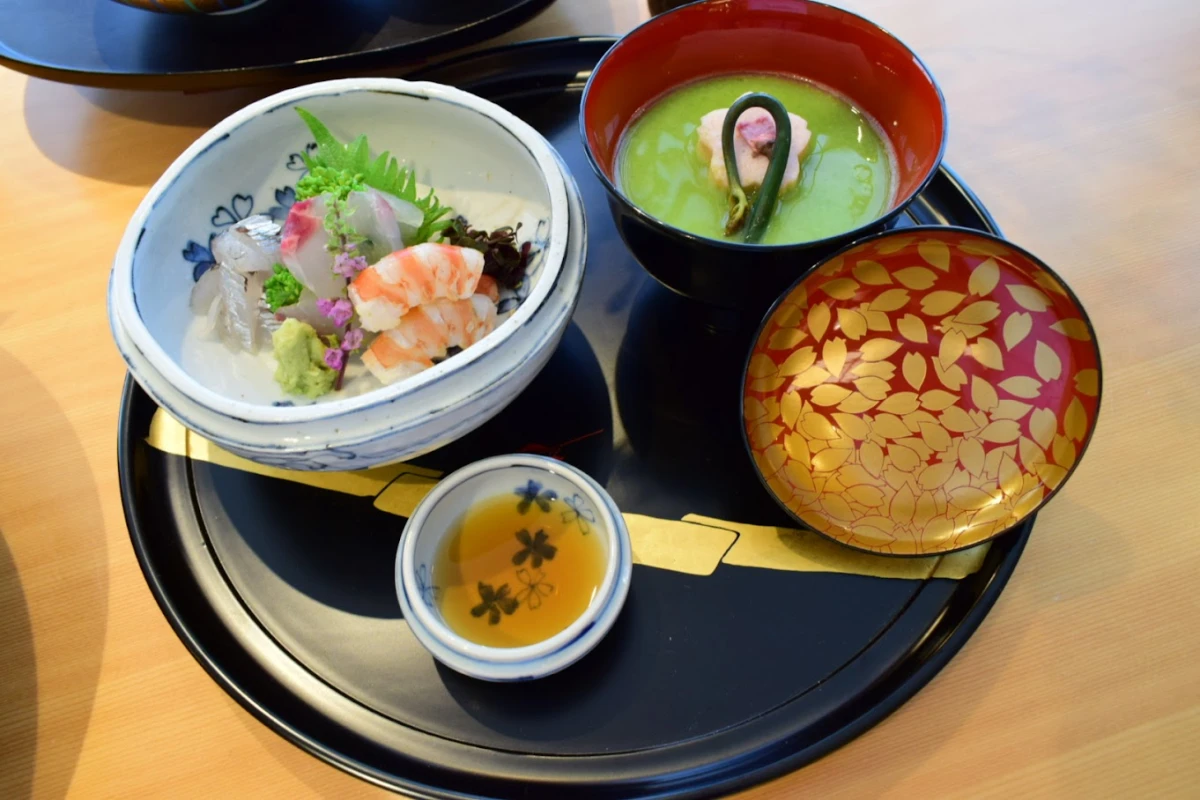 旬の食材を使った全8品の会席 1