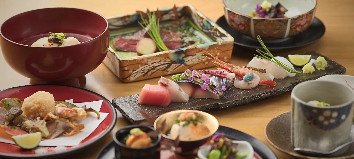 旬の美食に舌鼓〜匠の技光る逸品を堪能する極上の美食体験 | 【最大5名様ご利用可能な個室有★お祝いディナープラン】とっておきのお祝いシーンを彩る美食体験★季節の恵みを味わう料理長おまかせコース〜恵比寿駅徒歩2分・大人の隠れ家で祝う贅沢なひととき