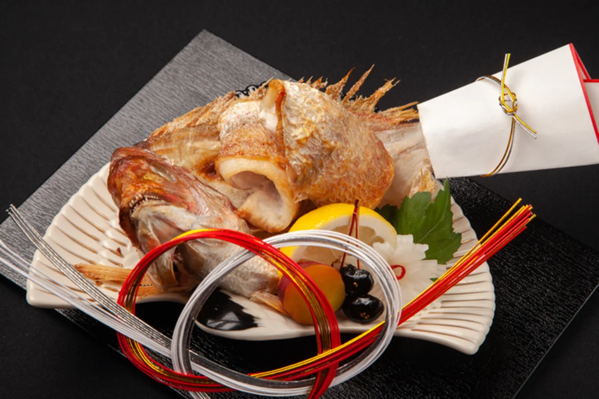 長寿祝いにふさわしい、高級感あふれる会席料理 | 【還暦・ご長寿プラン】ディナー限定★高級食材を使用した全9品の慶事会席＋お祝い用お赤飯＋ワンドリンク★横浜駅直結の百貨店で伝統の上方料理に舌鼓★