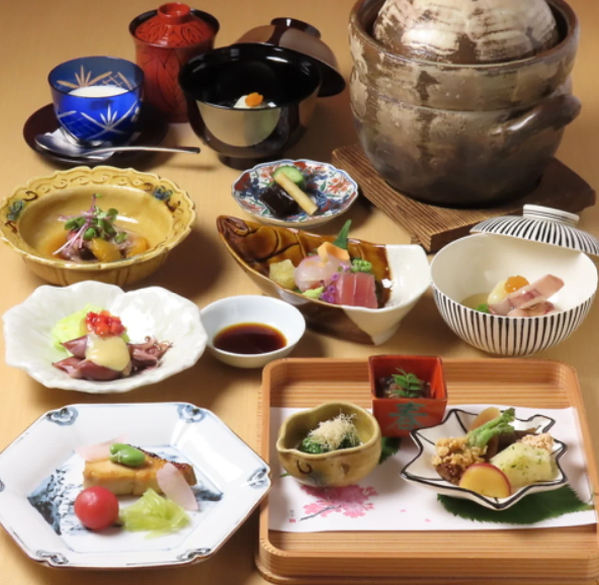 四季折々の美食で彩る本格会席コースを堪能 | 水～金限定！【6～12名様・貸切確約／顔合わせ・結納ランチプラン】旬の美味を楽しむ会席コース全7品★浅草の風情と本格日本料理でご両家のご縁を結ぶ