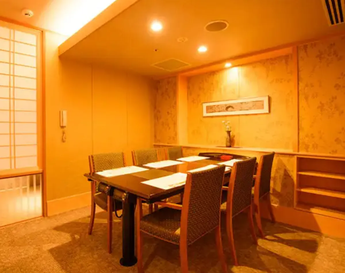 【4〜14名様 / 個室確約*お祝いプラン】歓送迎会や賀寿祝いなど大切な節目のお祝いにもおすすめ★シルクのような名物湯葉と豆腐の贅沢お祝い懐石〜新小岩駅徒歩1分・和モダン個室で華やかにお祝いの写真 4