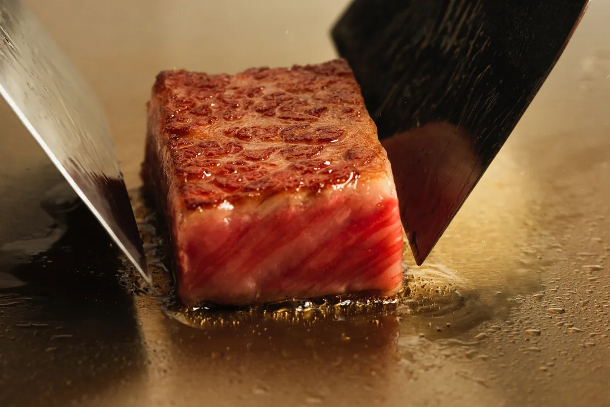 料理長が選び抜いた旬の食材を使用した会席