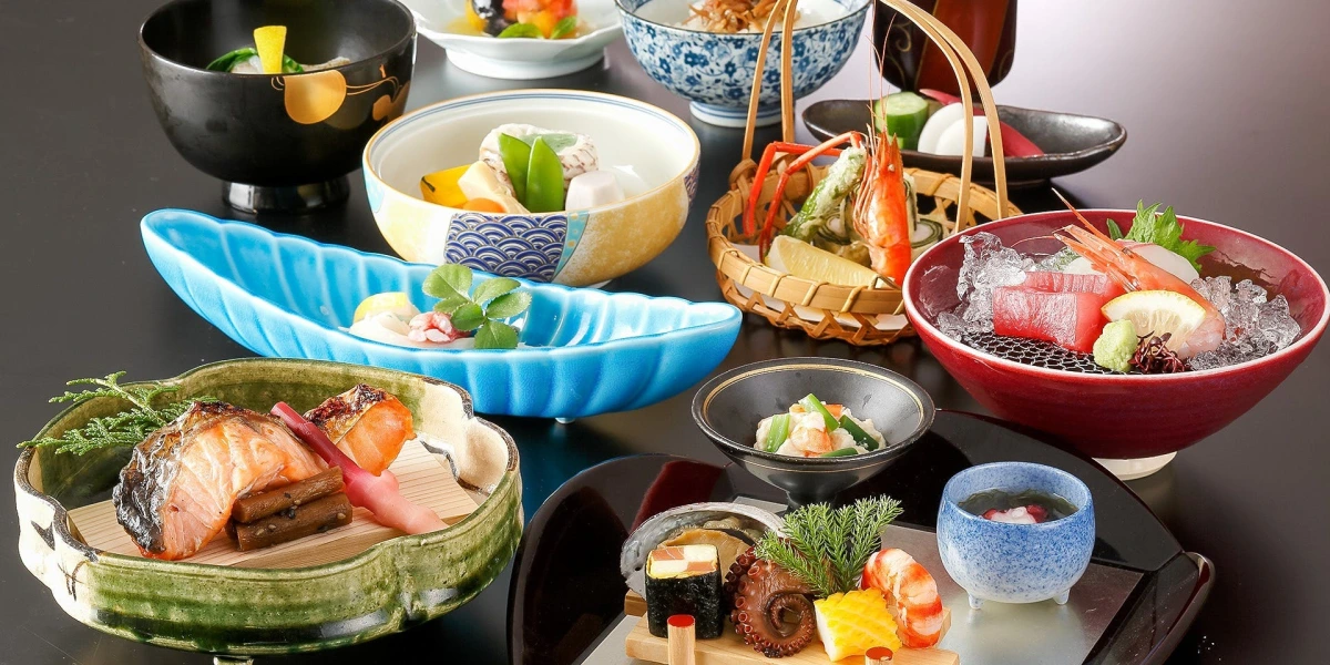 四季の恵みを味わう、多彩な京懐石で彩る祝宴 | Anny限定【最大25名◆個室選択可 大人数のお祝いプラン】季節の味わいで彩る京懐石全4種+乾杯スパークリング★優雅な時を紡ぐホテルクラウンパレス知立の祝宴の舞台