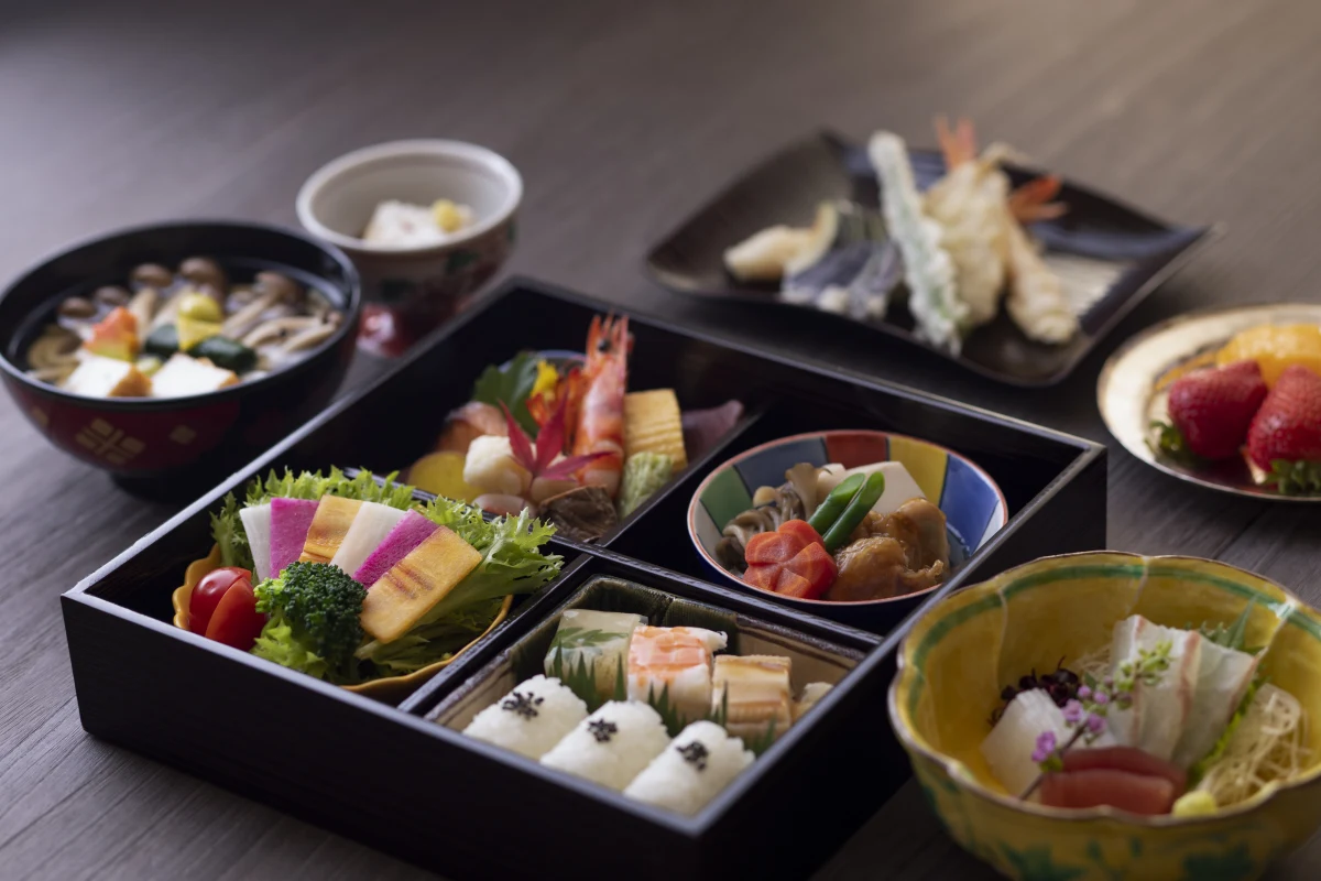 老舗料理店の日本料理でハレの日をお祝い | 【個室確約/顔合わせ・結納プラン】彩り豊かな松花堂弁当+手土産★本町の高級感溢れる日本料理店でご両家の顔合わせを