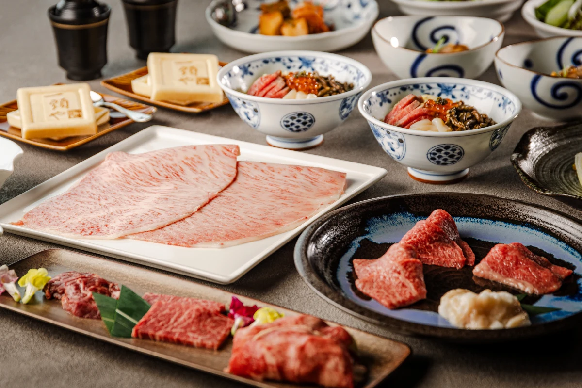 松阪牛の希少部位やサーロインなど全9品と2時間の飲み放題プラン | 【アニバーサリープラン】松阪牛の希少部位3種食べ比べやサーロインすきなど全9品ディナー+飲み放題★三越前駅直結のビルで絶品松阪牛をいただくワンランク上の記念日