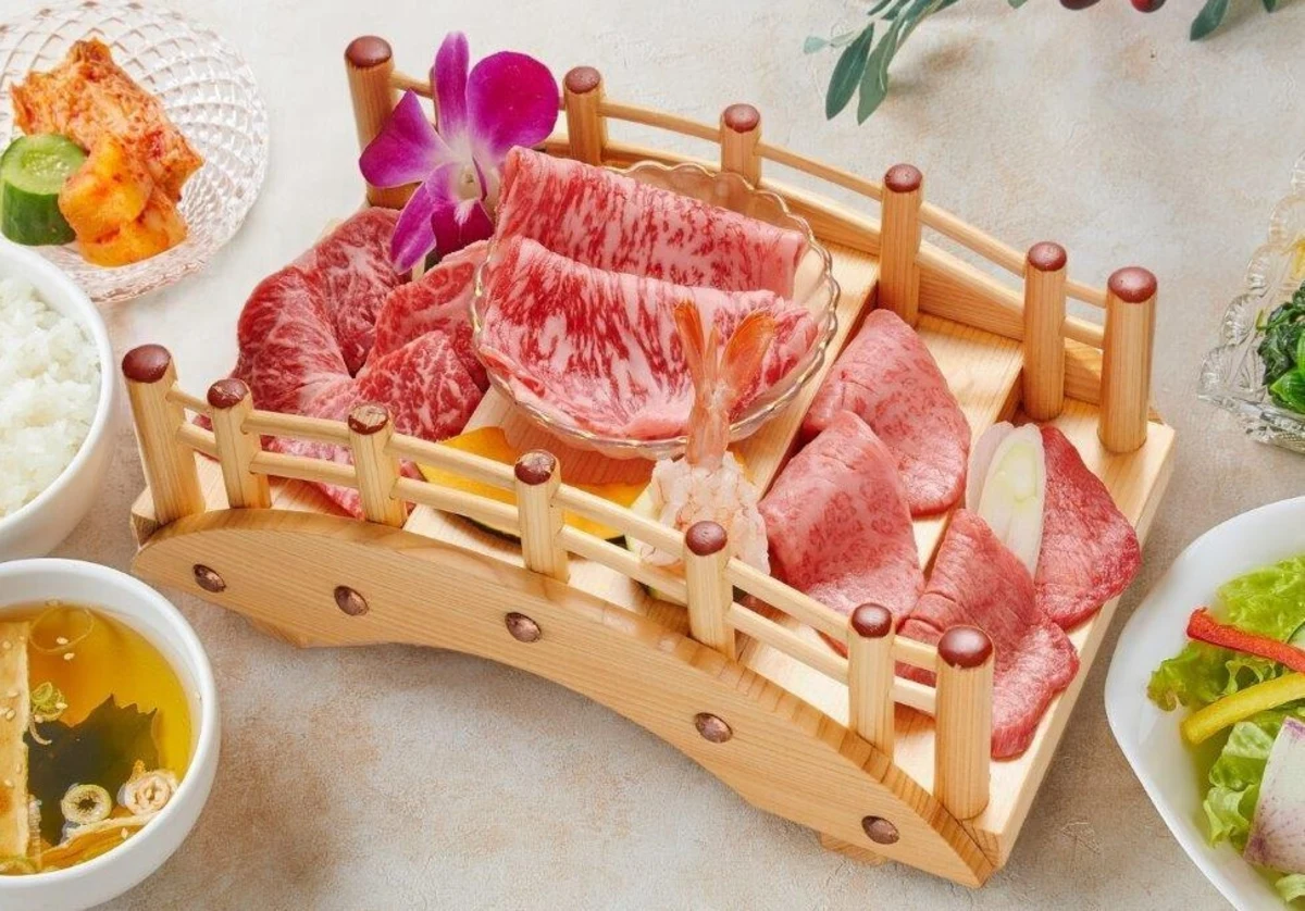 【アニバーサリープラン】松阪牛の希少部位3種食べ比べやサーロインすきなど全9品ディナー＋飲み放題★三越前駅直結のビルで絶品松阪牛をいただくワンランク上の記念日の写真 3
