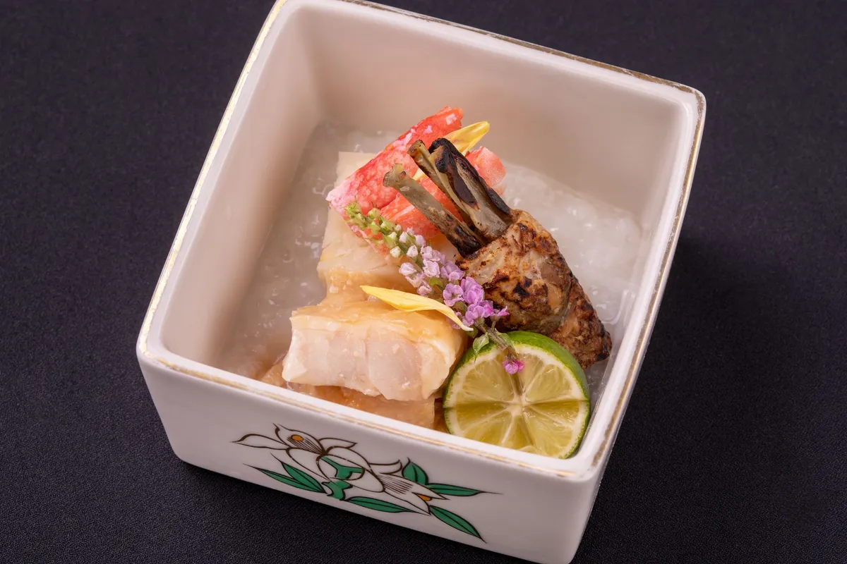 【個室確約】結納・顔合わせプラン ★ディナー限定 上方料理を堪能する会席料理全８品＋乾杯ドリンク★アクセスの良い横浜駅近くで新たな家族の誕生をお祝い！ 7