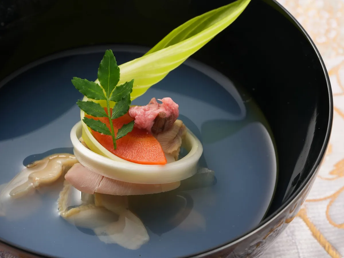 【個室確約！プラチナアニバーサリープラン】季節を味わえる豪華全9品懐石コース★乾杯酒スパークリング＋メッセージ付き特製ケーキ★108本のバラの花束＋リムジン周遊60分特典付き！★プロの写真撮影とボトルワインのお土産でいつまでも色あせないアニバーサリーのひとときを！ 25
