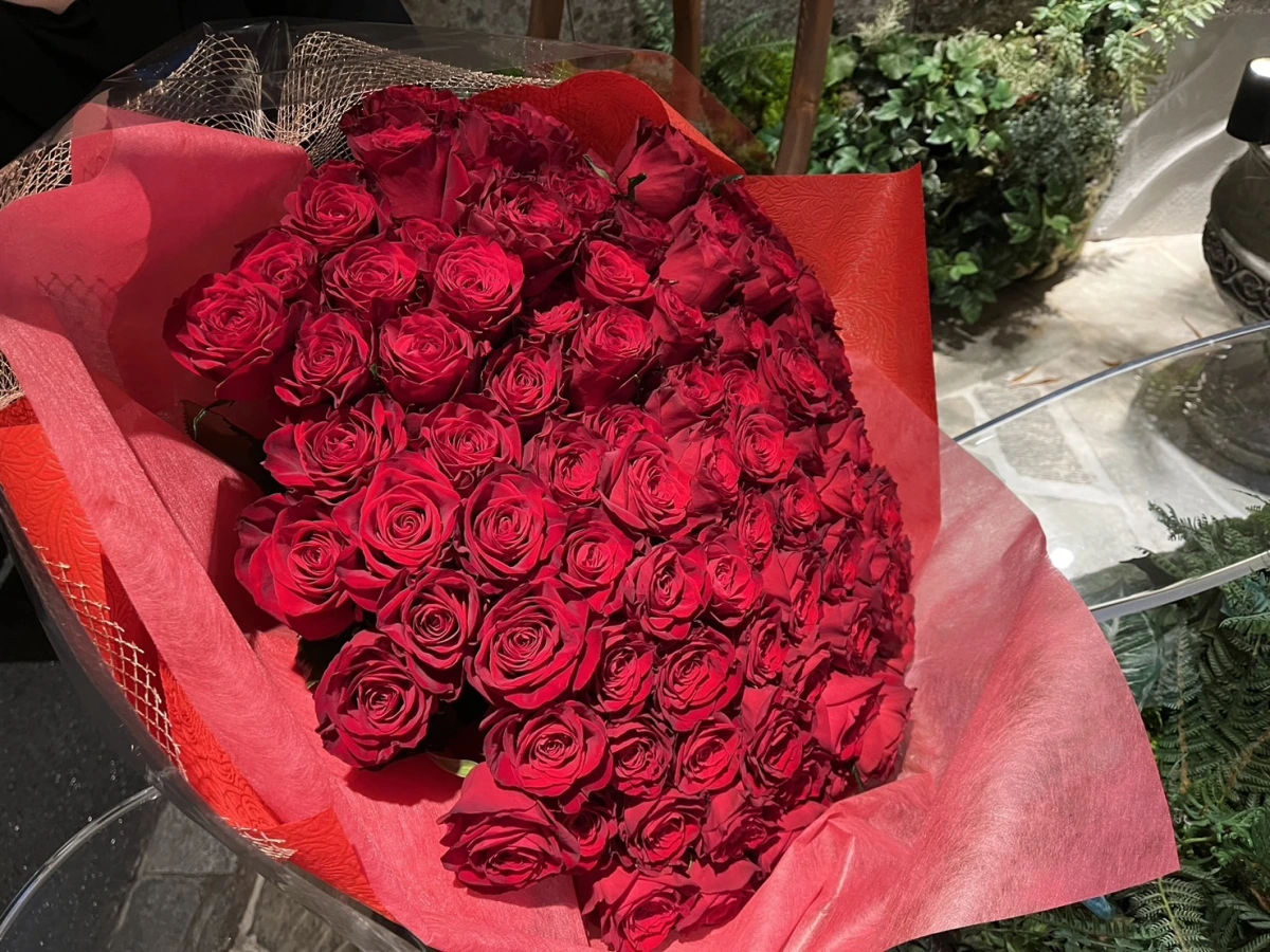 108本のバラの花束