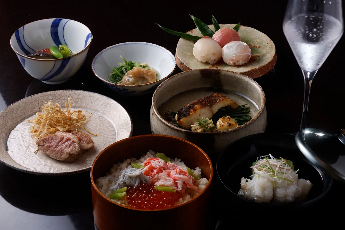 【4名～8名様×お座敷個室貸切★結納・お顔合わせランチ】ミシュラン星付き料理長の京料理と厳選日本酒を含むフリードリンクを堪能する昼宴プラン★祇園白川の京町屋で門出を祝うの写真 1
