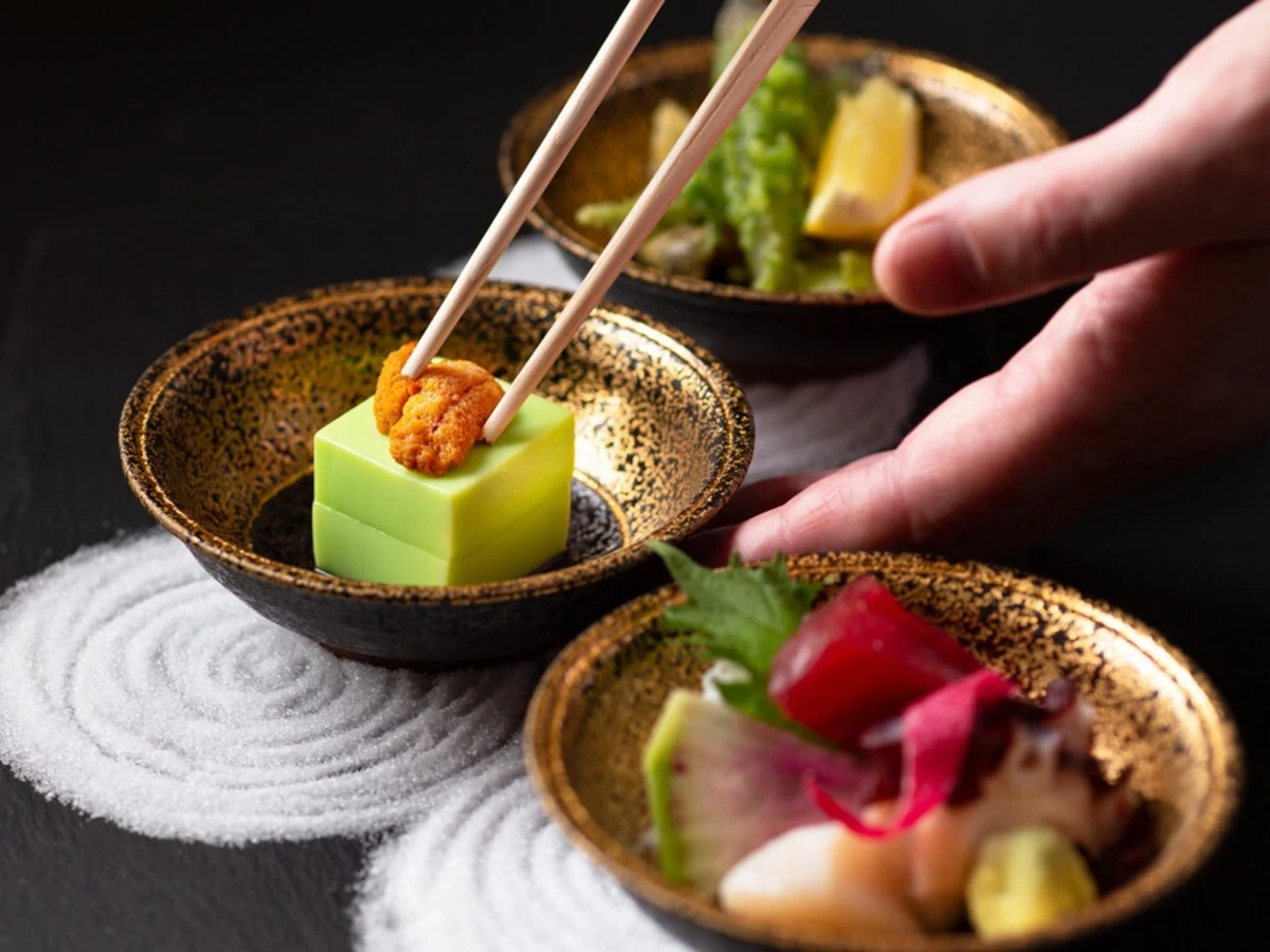 【平日限定★記念日お祝いプラン】記憶に残る極上の美食体験★四季折々の北海道産食材を存分に味わうお祝い会席+メッセージを添えたデザートプレート〜ホテルモントレエーデルホフ札幌の上質な和空間で華やかに祝う記念日★地下鉄南北線・東豊線さっぽろ駅徒歩2分の写真 3