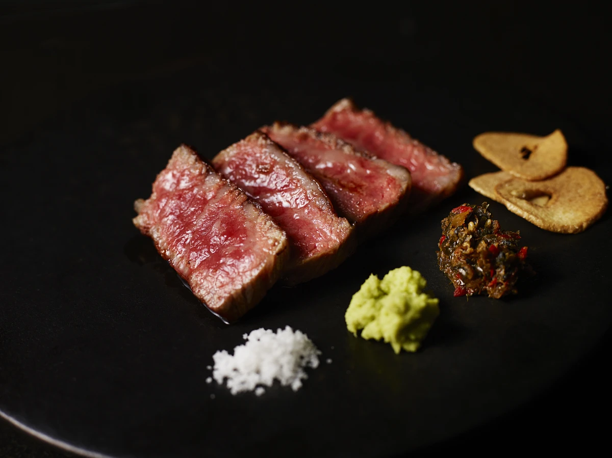 【Anny限定アニバーサリーディナープラン】オマール海老や厳選和牛を味わう豪華コース+乾杯ドリンク★特選メッセージ入りホールケーキ付き★豪華鉄板焼きで優雅なお祝い時間を★好アクセスな那覇市内の写真 3