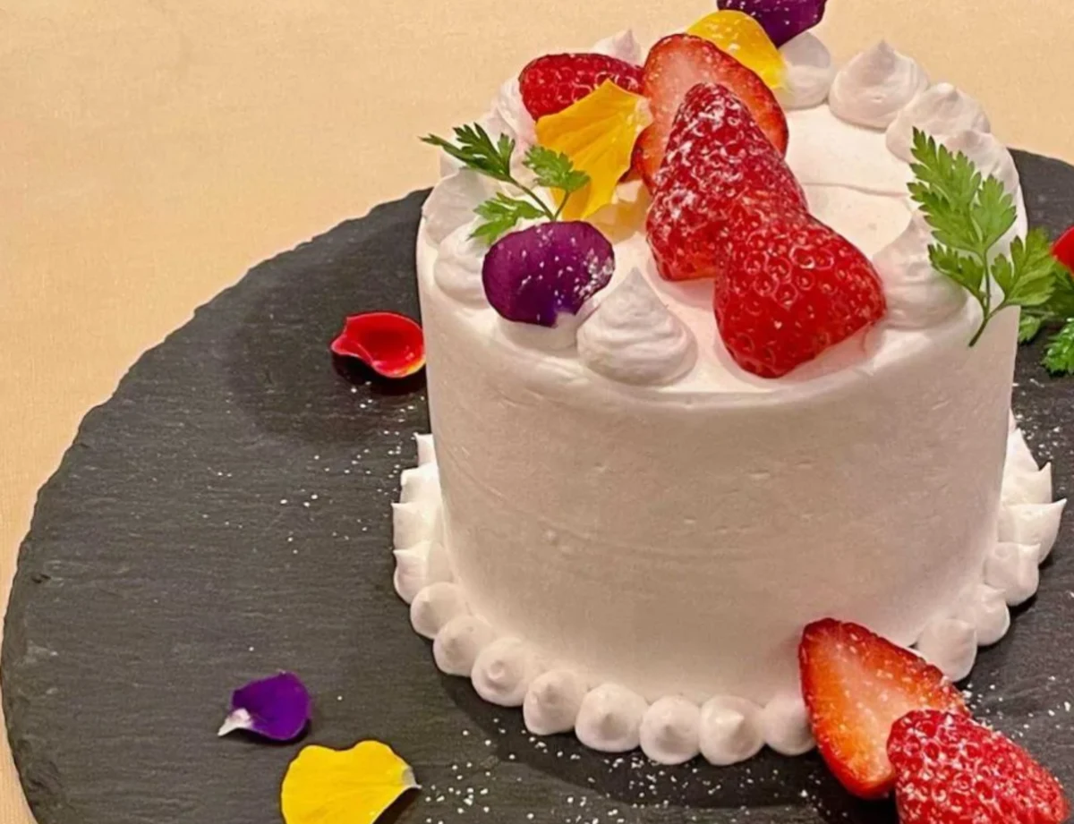 乾杯シャンパン&大切な想いをメッセージにしたホールケーキで祝う贅沢ランチ | 平日限定!【アニバーサリーランチプラン】スーパーフード×有機野菜×食べるエステを楽しむ美彩イタリアンコース★ホールケーキ+乾杯グラスシャンパンor乾杯ドリンク&カフェフリー★銀座の隠れ家で贅沢なひととき