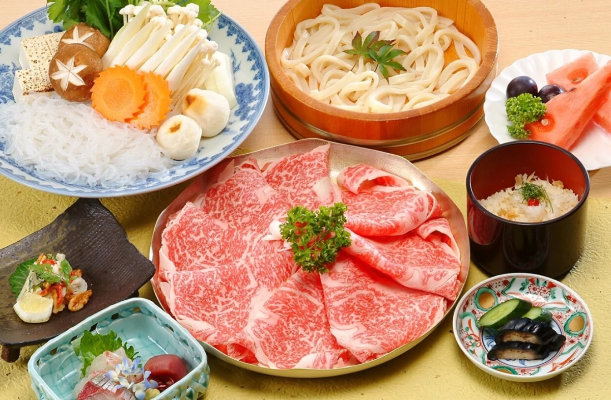 記念日に相応しい極上のすき焼きコース | Anny限定【個室orテーブル席確約×アニバーサリー】極上すき焼きディナーコース +ハーフボトルワイン1本サービス★大阪の景色を一望しながらお祝いを