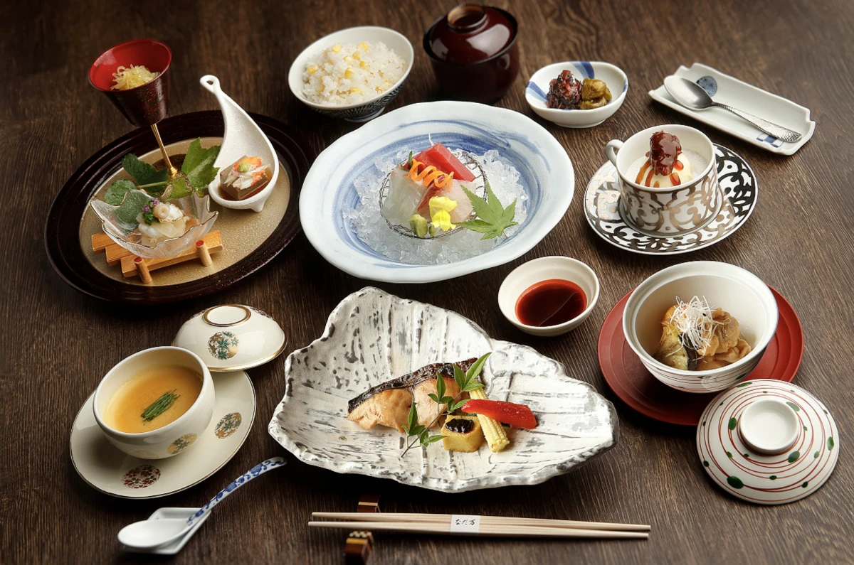 【4〜10名様 / 半個室確約★ご両家お顔合わせディナープラン】1830年創業・伝統の味を堪能〜料理長厳選★季節の厳選食材が織りなす懐石料理＋乾杯ドリンク〜ザ・プリンス 箱根芦ノ湖の写真 4