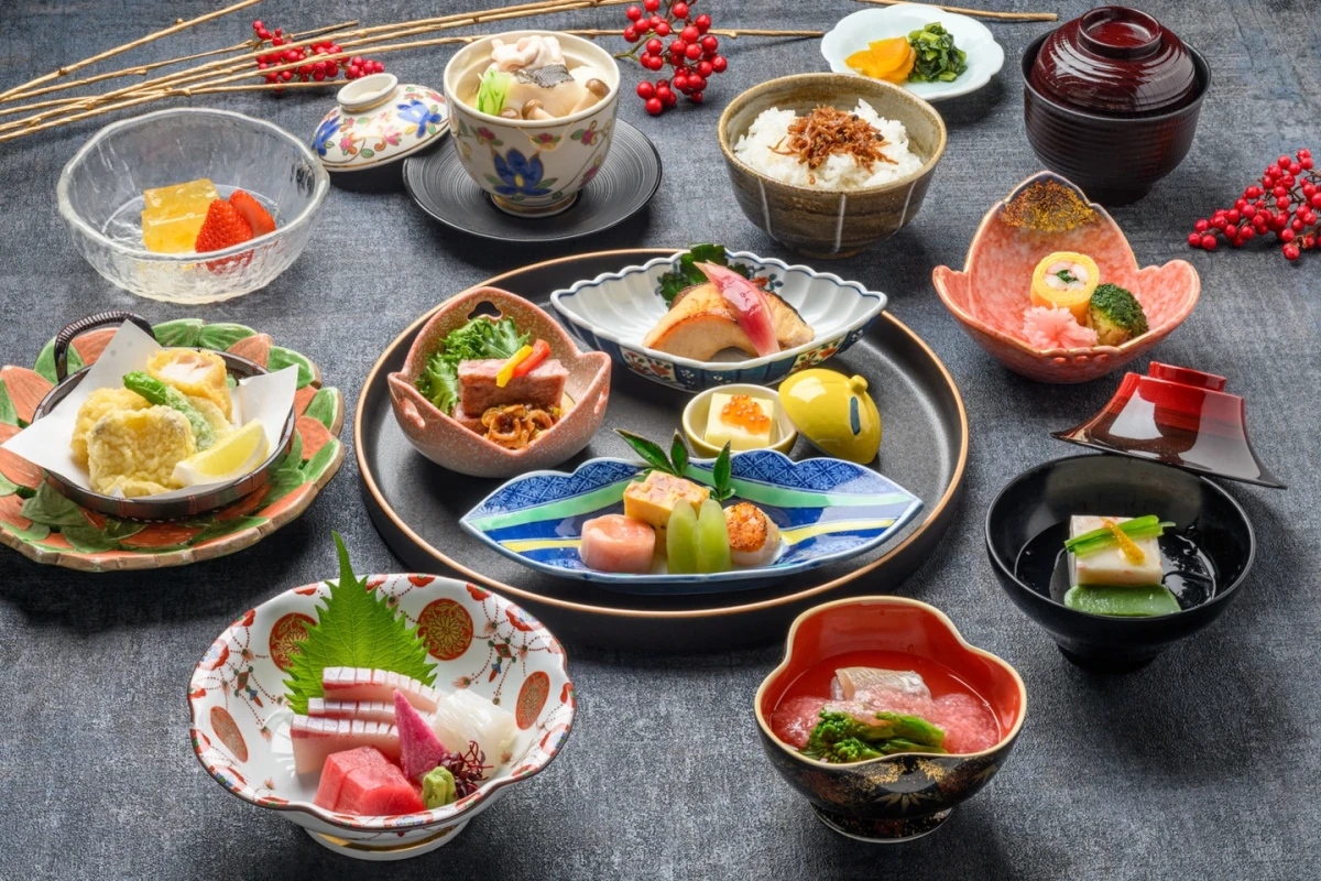 伝統と創意が織りなす極上会席料理 | 6名~24名【個室確約★顔合わせプラン】懐石コース+フリードリンク+メッセージプレート★プランナーとの事前打ち合わせ付き★KKRホテル大阪内日本料理レストランで絶景と共に過ごす和やかな顔合わせのひととき★