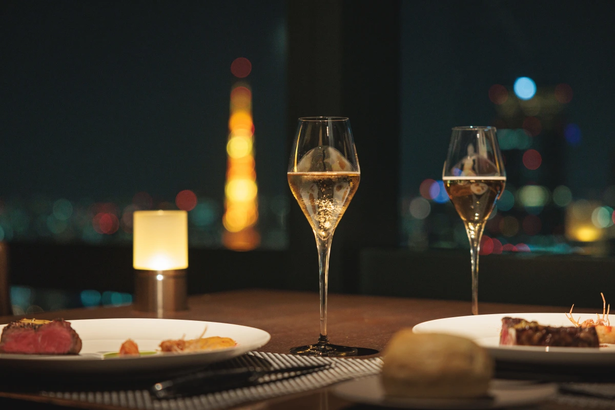 20:30入店【スカイツリー側個室・バラの花束付プロポーズプラン】全7品ディナープラン+乾杯スパークリング+アニバーサリーフラワープレート+バラの花束12本★東京の夜景一望★の写真 3