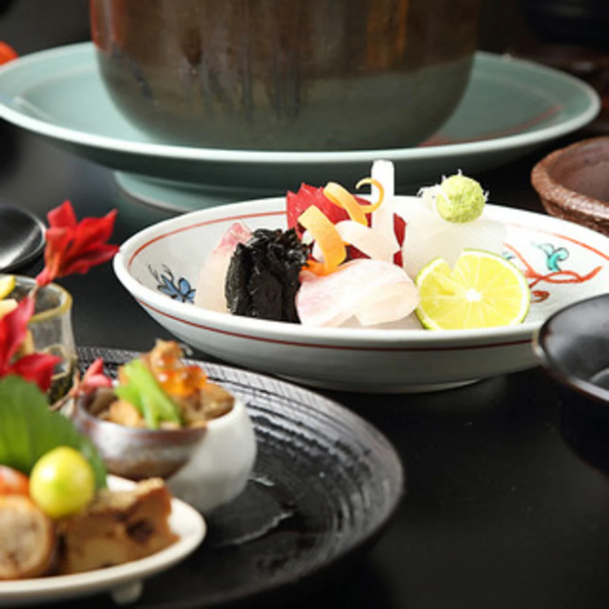 彩り豊かな食材を使った和食コースで特別なお祝いを | 【2~10名様 個室確約★顔合わせ・結納ランチプラン】彩り豊かな食材を用いた全7品+乾杯用スパークリングワイン★京橋駅直結の日本料理店で新たな門出をお祝い