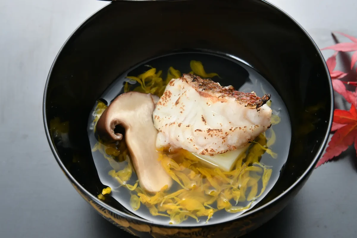 季節会席＋乾杯ドリンク（ハーフボトル・スパークリングワイン）＋個室料 3