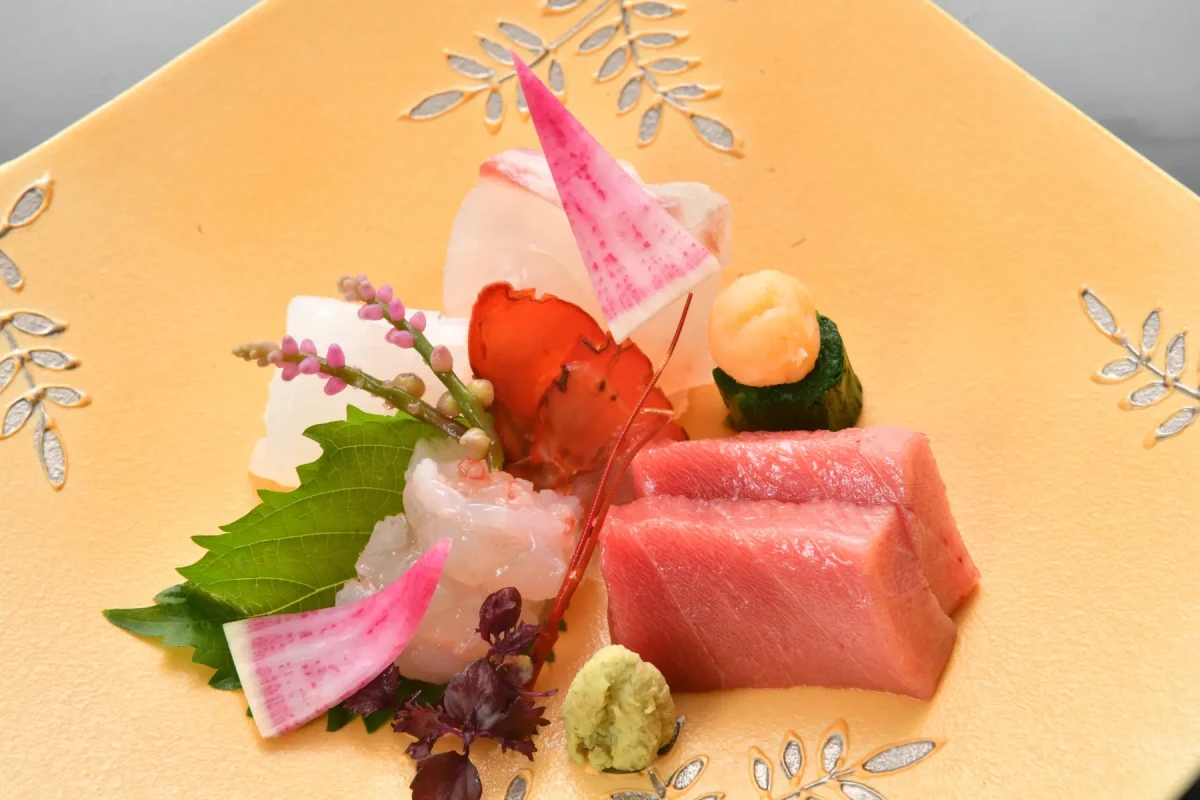 季節会席＋乾杯ドリンク（ハーフボトル・スパークリングワイン）＋個室料 2