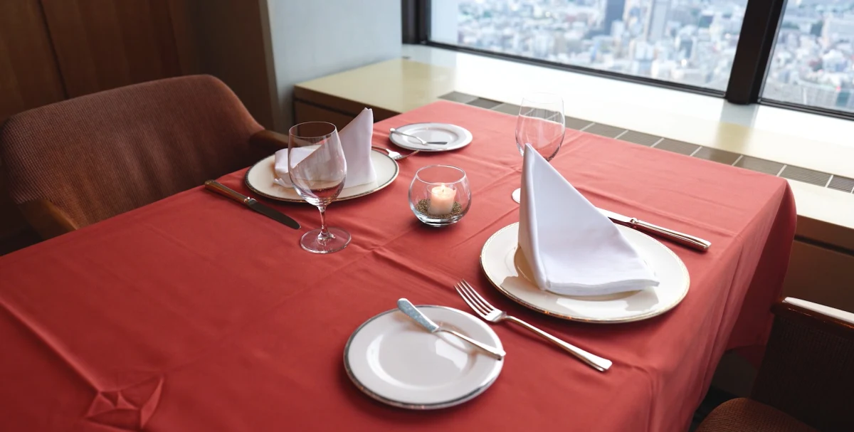 【窓側席確約★グループ利用歓迎・絶景アニバーサリーランチ】選べる2コース★ホテル仕込みの本格フレンチ★新宿野村ビル最上階 座席