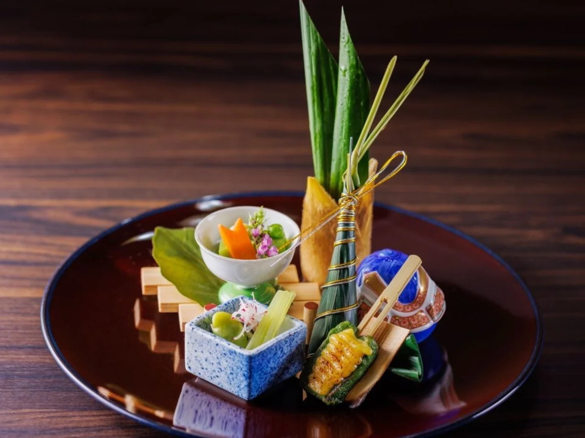 【5〜12名様 / 個室確約★お食い初めランチプラン】季節の特選食材を味わうお祝い会席全9品＋乾杯ドリンク★お子様の健やかな成長をお祝い〜仙台駅徒歩3分・ホテルモントレ仙台の写真 5