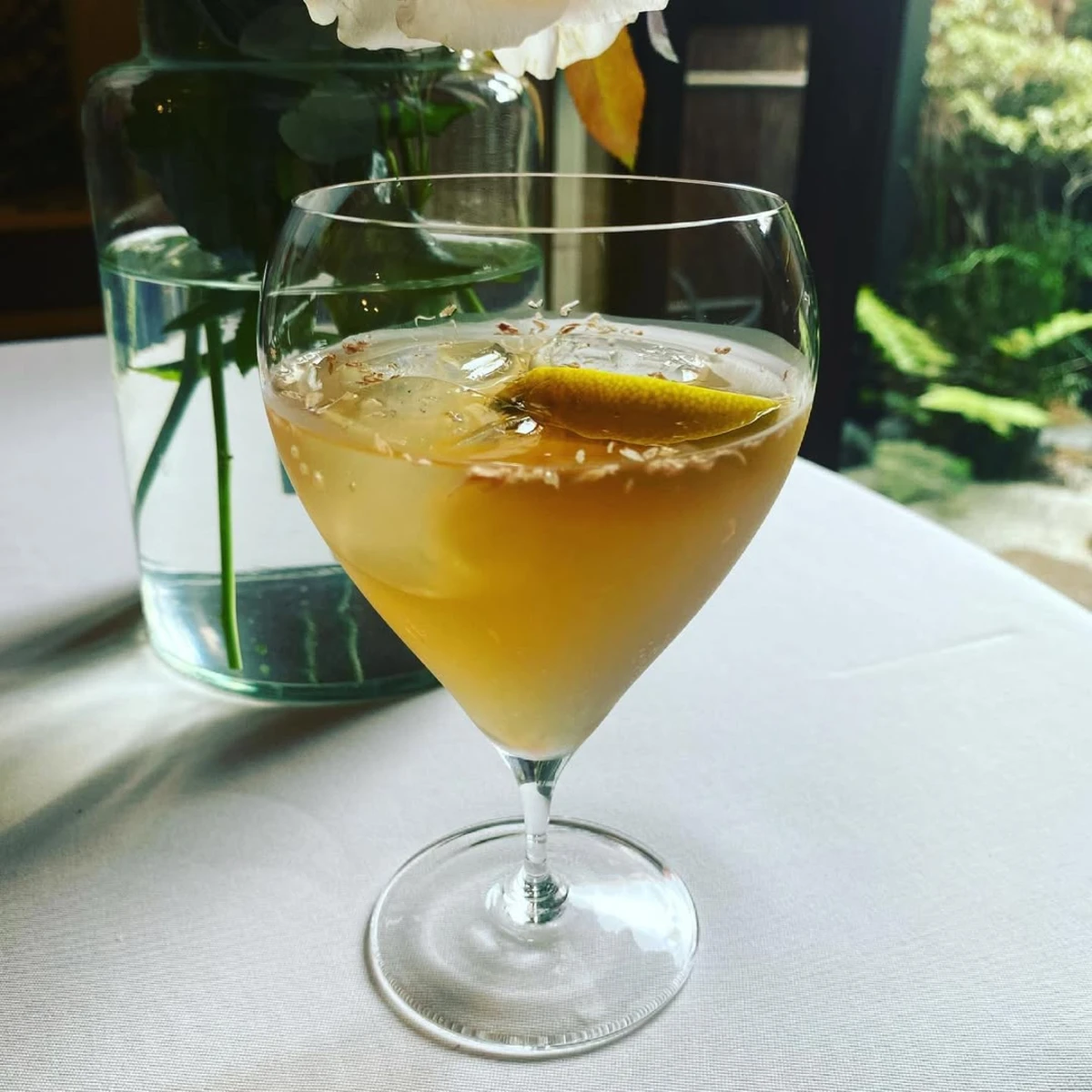 ウェルカムドリンクの提供で会食の席に特別感をプラス | 【接待・会食プラン】薬膳を取り入れたイタリア料理がベースの全10品+ウェルカムドリンク★京都御所の歴史ある日本家屋で特別なおもてなしを