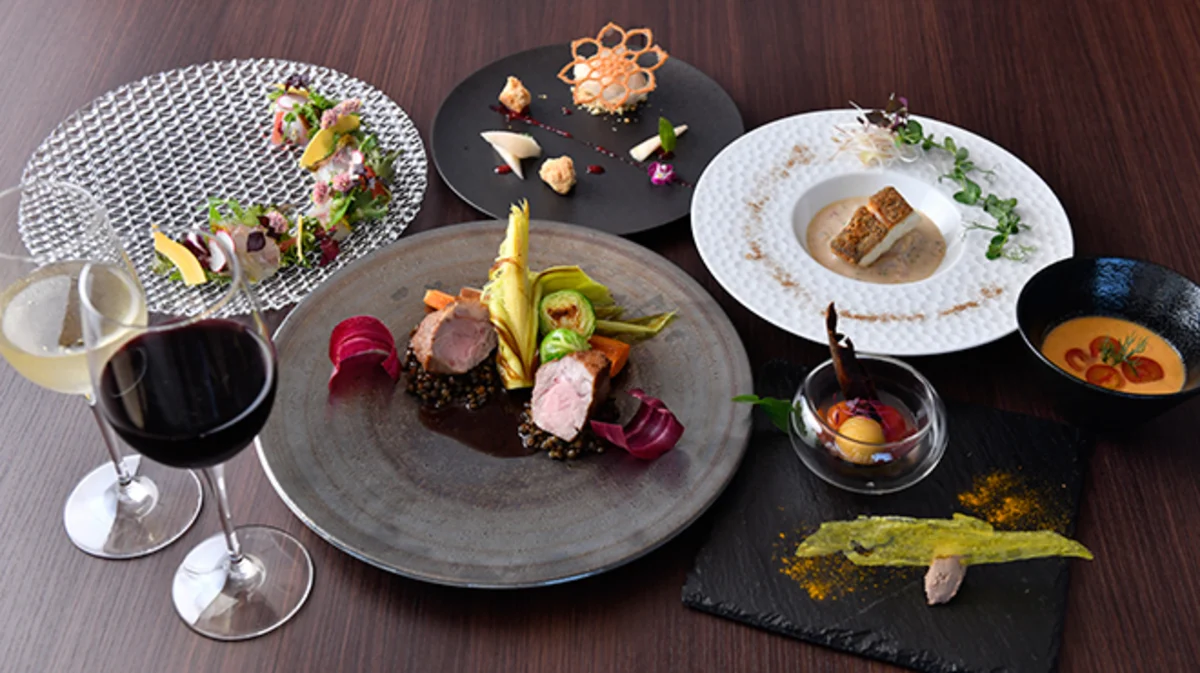 南インド×フレンチのWメインで心に残る饗宴を | 【アニバーサリープラン】魚・肉、Wメインを含むフレンチベースの創作コース+乾杯用ドリンク+メッセージ付きデザートプレート★鎌倉の一軒家レストランで祝う大切な記念日