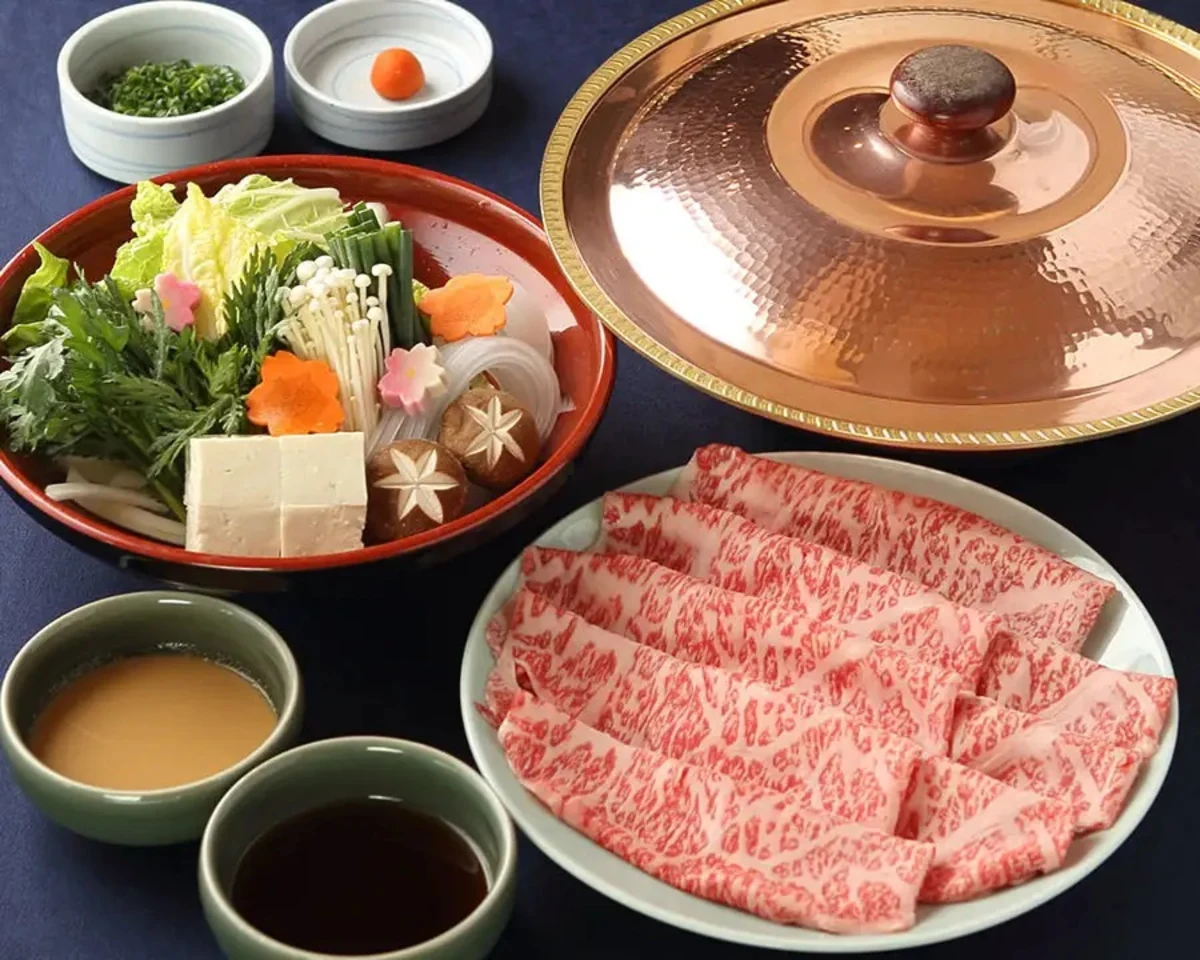 上質な黒毛和牛と四季の趣あふれる逸品を楽しめるお祝いコース | 【最大10名様 個室確約×結納・お顔合わせランチプラン】黒毛和牛リブロース&旬の味覚を味わうしゃぶしゃぶコース+ウェルカムドリンク+デザートプレート★ホテル32F!東京ベイエリアの美景★